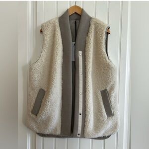 Varley Covey Reversible Quilt Gilet VEST
NWT